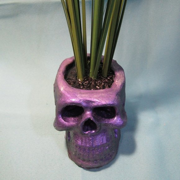 Aquarium Decoration - Purple Zombie Skull with Tall Green Plant. - Picture 4 of 9